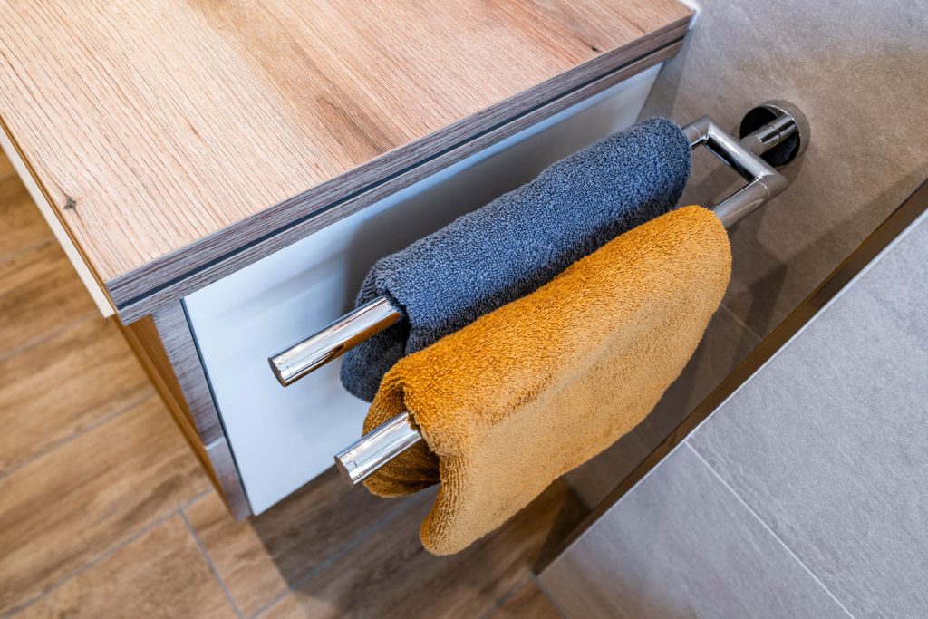 Handtuchhalter am Waschtisch von oben